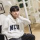 【限量現貨，售完預購】NCU立體毛巾繡落肩帽T_麻花白