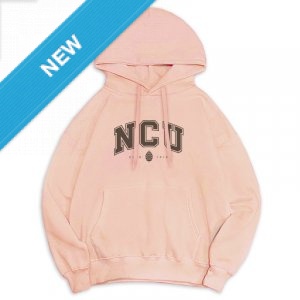 【第二波預購即日起至12/3，12/22陸續出貨】NCU 冬日輕甜系落肩帽T_微糖粉